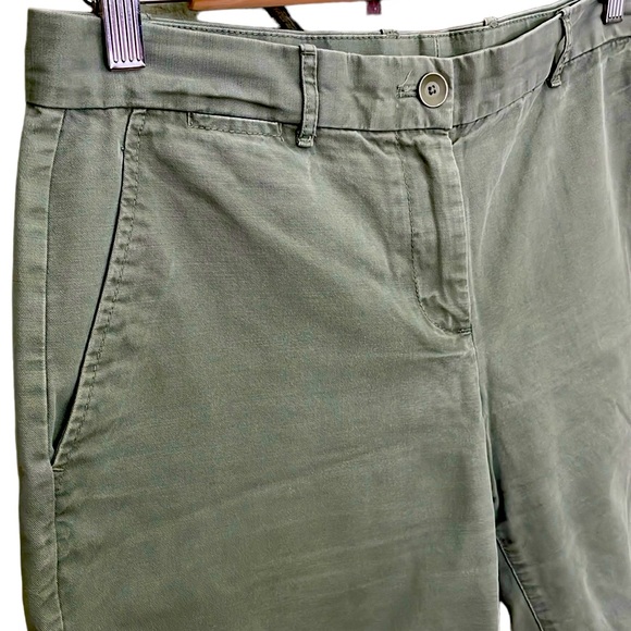 Gap Roll-Up Boyfriend Khaki Cotton Shorts, Size 8 - Picture 2 of 14